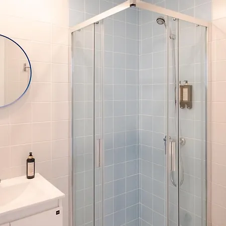 Riverfront Stylish - Waterfront 2br *