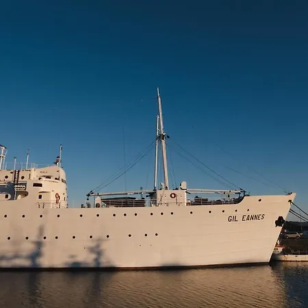 Riverfront Stylish - Waterfront 2br Appartement