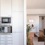 Riverfront Stylish - Waterfront 2br *