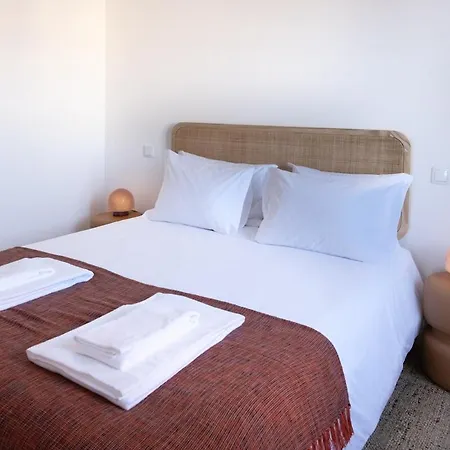 Riverfront Stylish - Waterfront 2br *