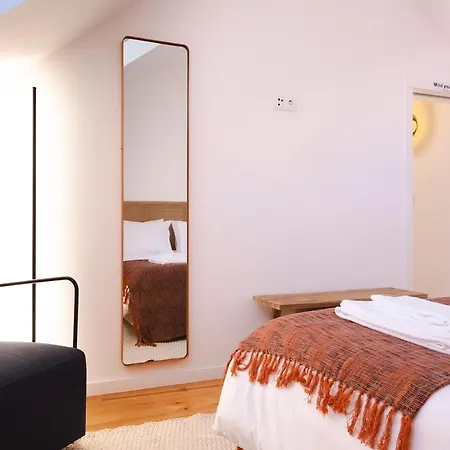 Riverfront Stylish - Waterfront 2br