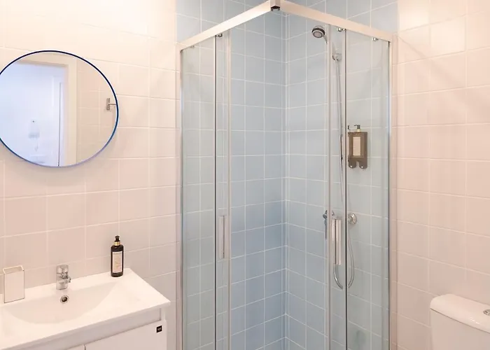 Riverfront Stylish - Waterfront 2br *