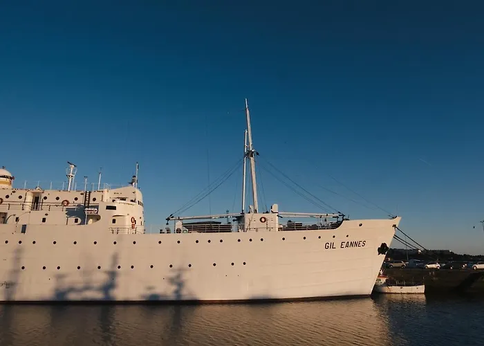 Riverfront Stylish - Waterfront 2br Appartement