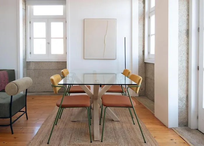 Riverfront Stylish - Waterfront 2br